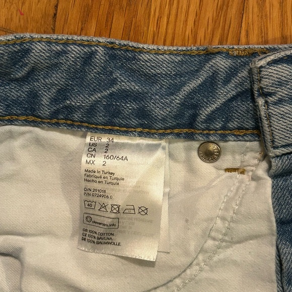 H&M &Denim Ripped Low-Rise Boyfriend Jeans (Size 2) - Picture 14 of 14